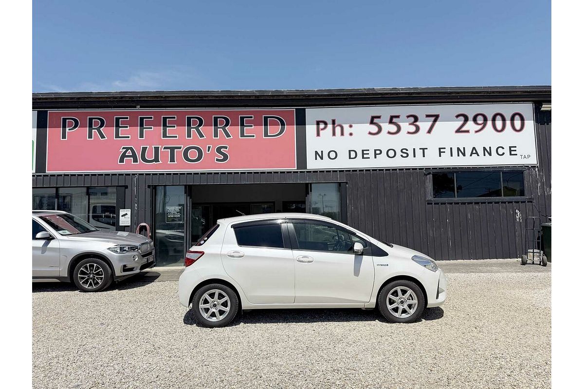 2017 Toyota VITZ F (HYBRID) NHP130