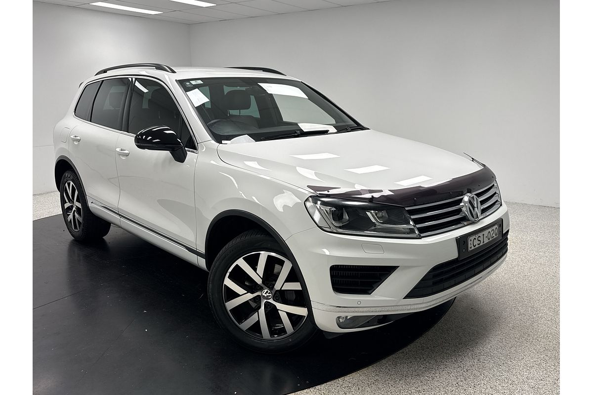 2017 Volkswagen Touareg Monochrome 7P