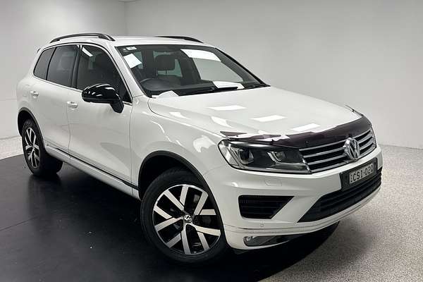2017 Volkswagen Touareg Monochrome 7P