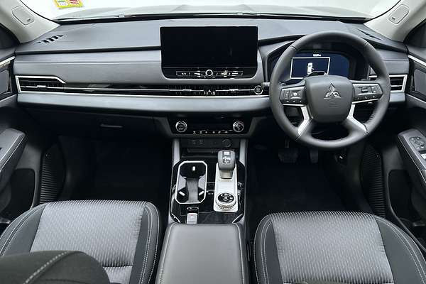 2025 Mitsubishi Outlander LS ZM thumb-19