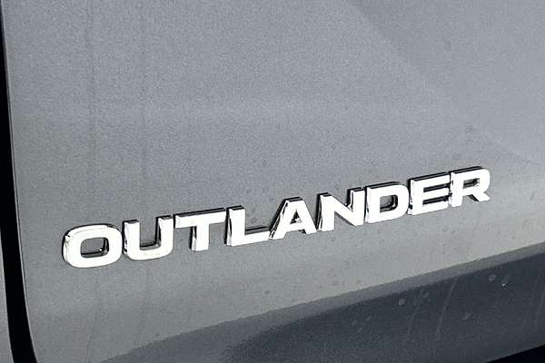 2025 Mitsubishi Outlander LS ZM thumb-21