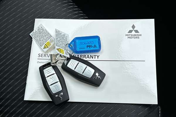2025 Mitsubishi Outlander LS ZM thumb-22