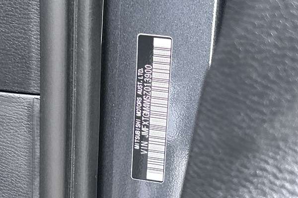 2025 Mitsubishi Outlander LS ZM thumb-23