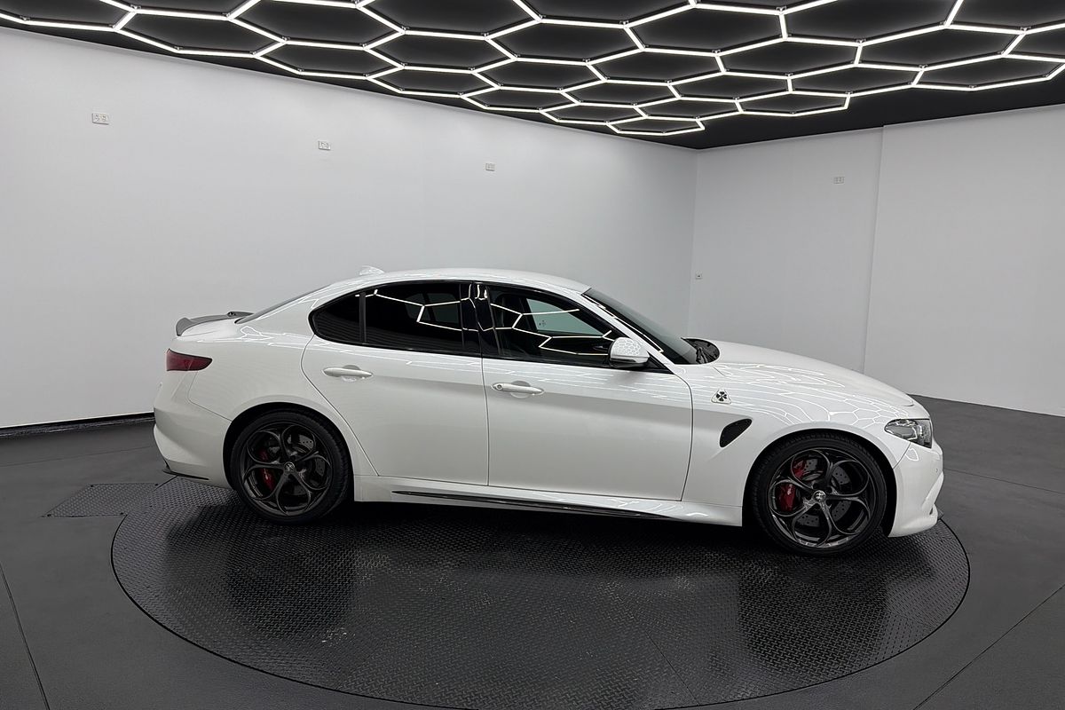 2016 Alfa Romeo Giulia Quadrifoglio
