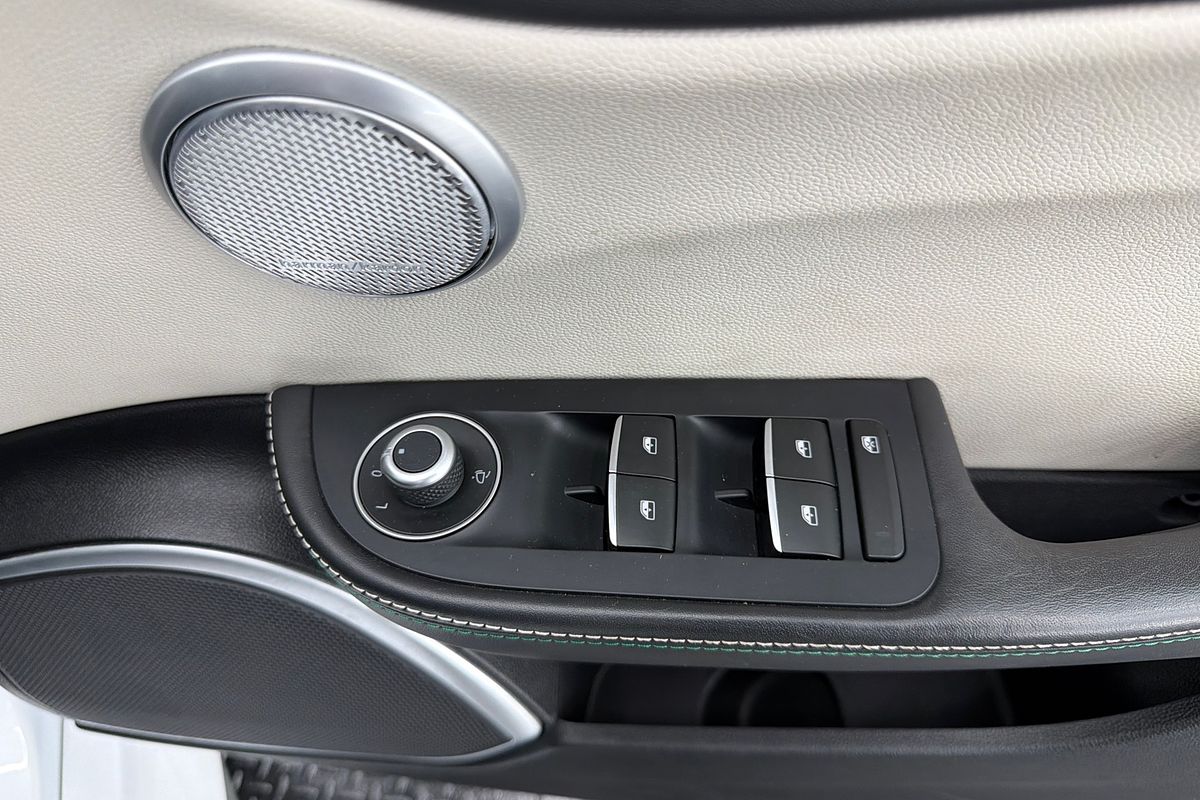 2016 Alfa Romeo Giulia Quadrifoglio