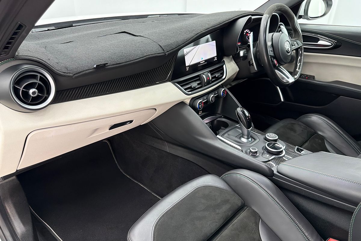 2016 Alfa Romeo Giulia Quadrifoglio