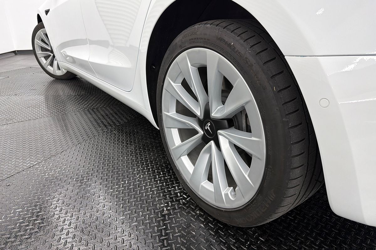 2022 Tesla Model 3 Rear-Wheel Drive