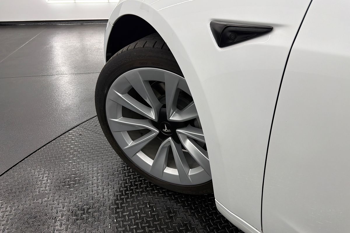 2022 Tesla Model 3 Rear-Wheel Drive