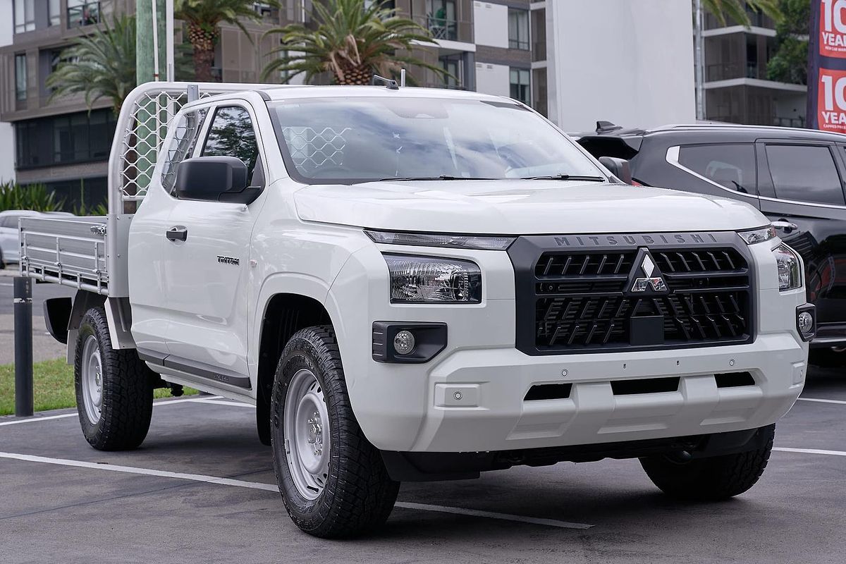 2025 Mitsubishi Triton GLX MV 4X4
