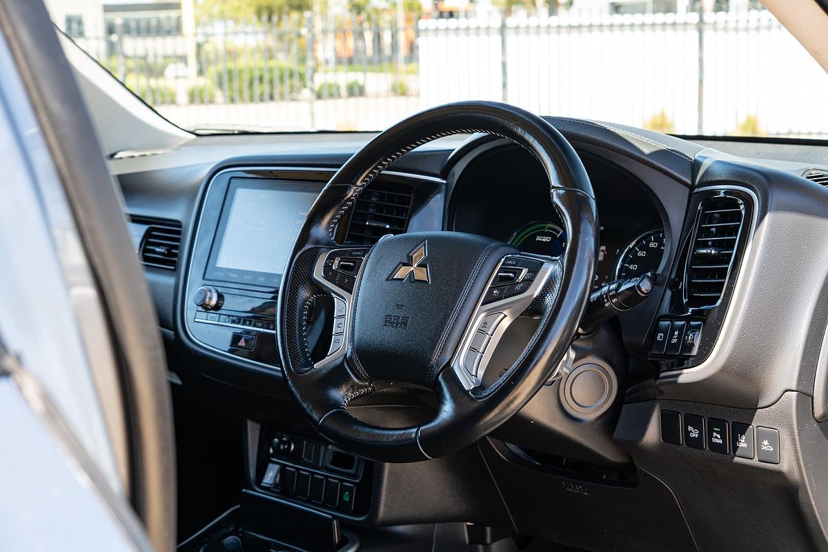 2020 Mitsubishi Outlander PHEV ES ZL