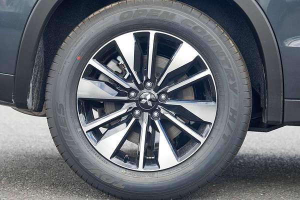 2025 Mitsubishi Outlander LS ZM thumb-3