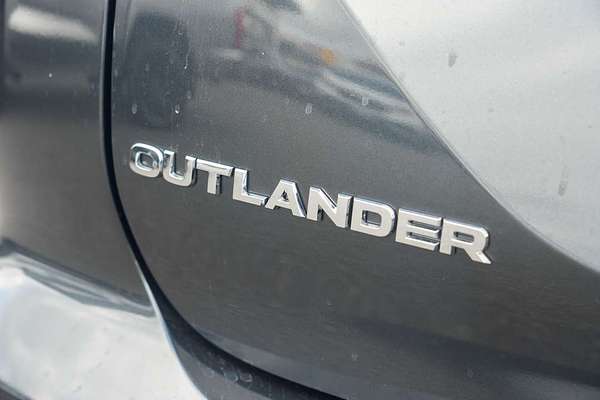 2025 Mitsubishi Outlander LS ZM thumb-19