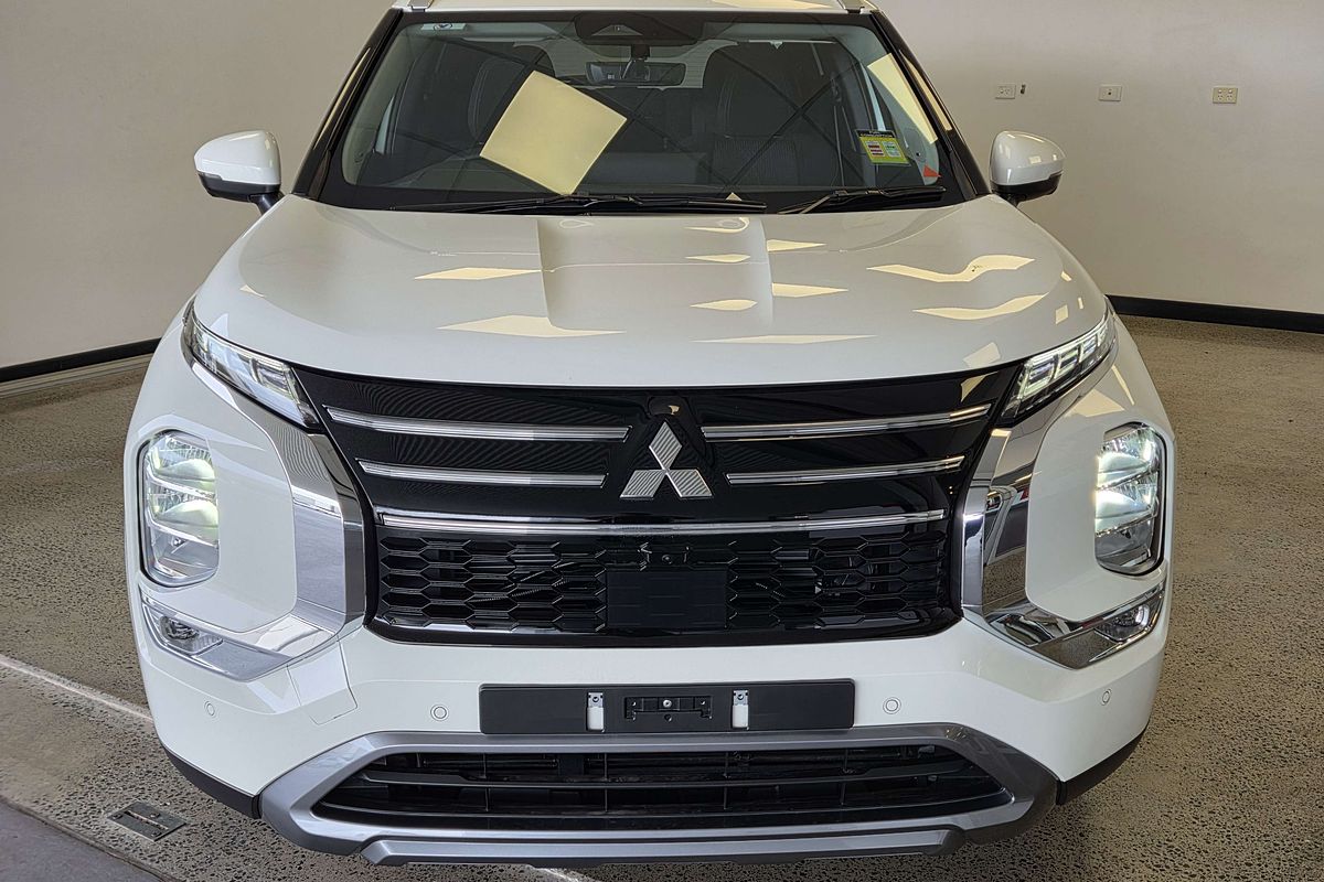 2025 Mitsubishi Outlander LS ZM