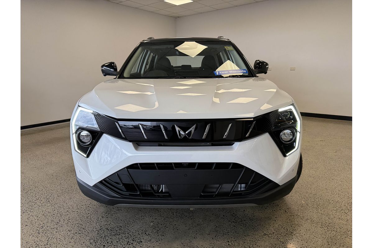 2025 Mahindra XUV3XO AX7L