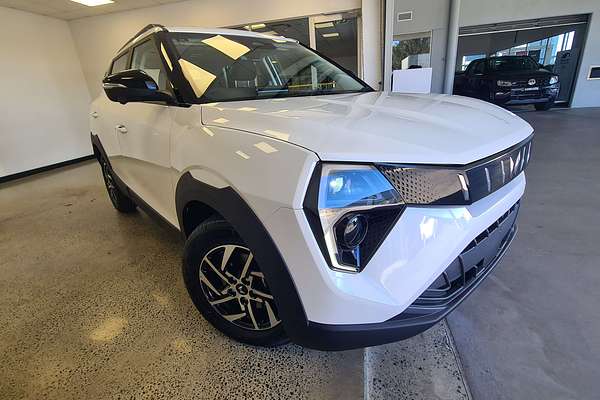 2025 Mahindra XUV3XO AX5L