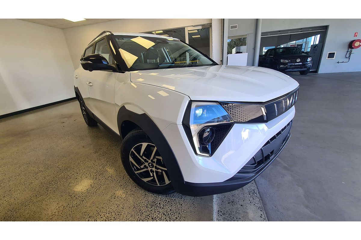 2025 Mahindra XUV3XO AX5L