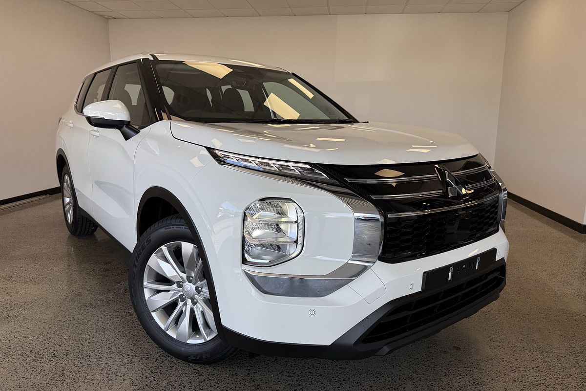 2025 Mitsubishi Outlander ES ZM