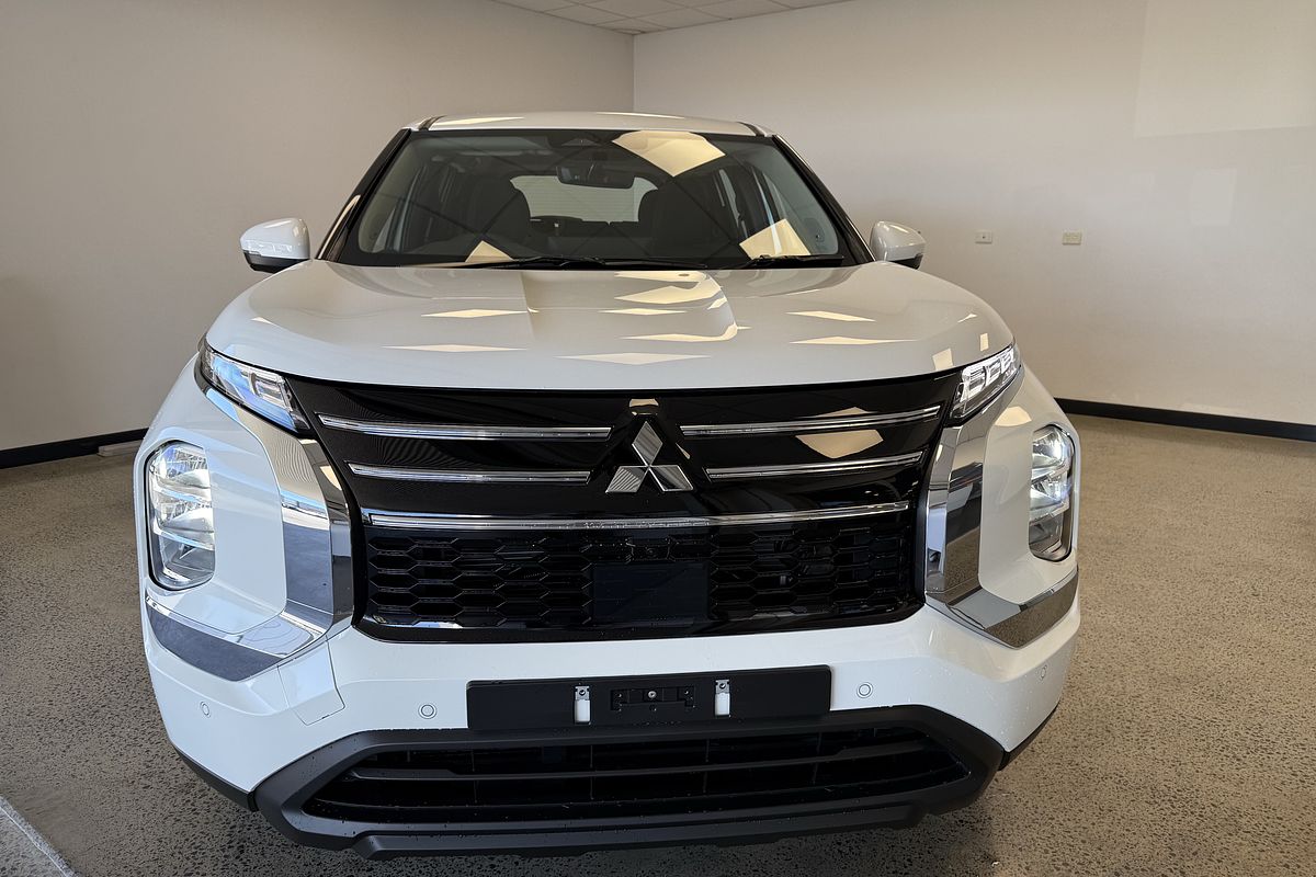 2025 Mitsubishi Outlander ES ZM