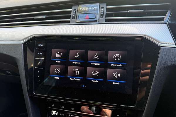 2022 Volkswagen Passat 206TSI R-Line B8 thumb-22