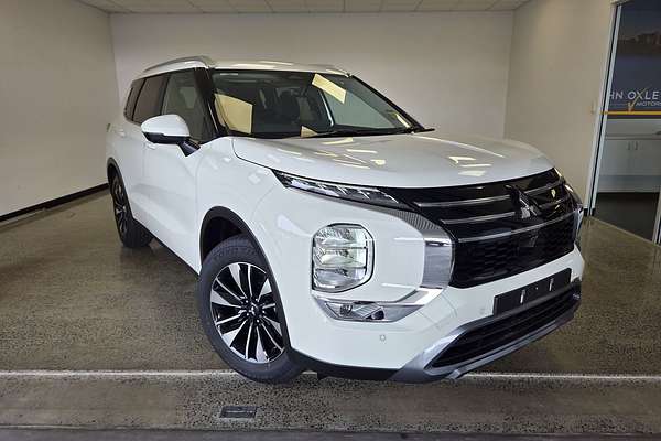 2025 Mitsubishi Outlander LS ZM