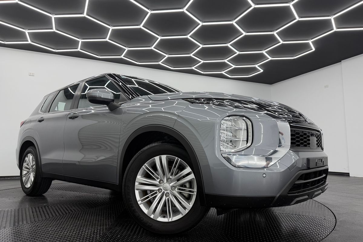 2022 Mitsubishi Outlander ES ZM