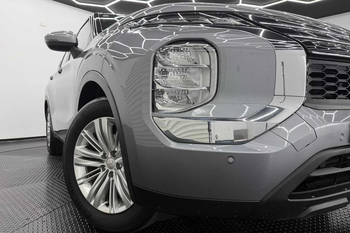 2022 Mitsubishi Outlander ES ZM