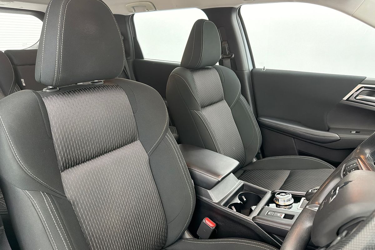 2022 Mitsubishi Outlander ES ZM