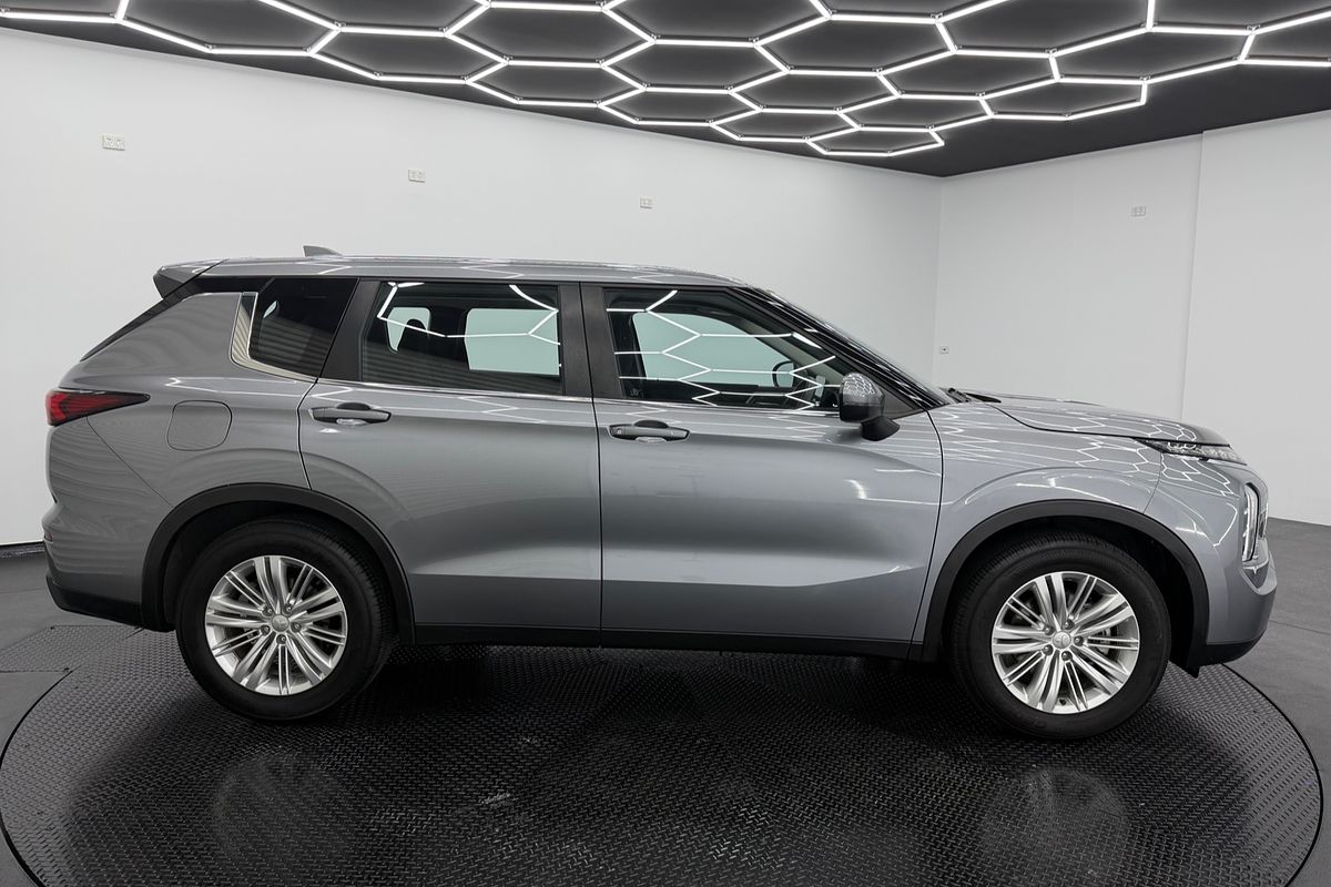 2022 Mitsubishi Outlander ES ZM