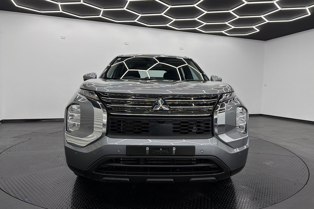 2022 Mitsubishi Outlander ES ZM