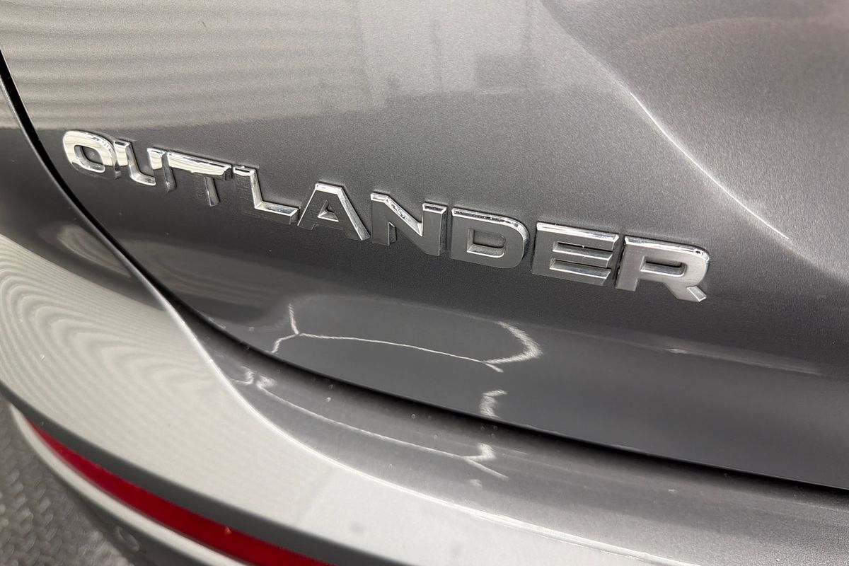 2022 Mitsubishi Outlander ES ZM