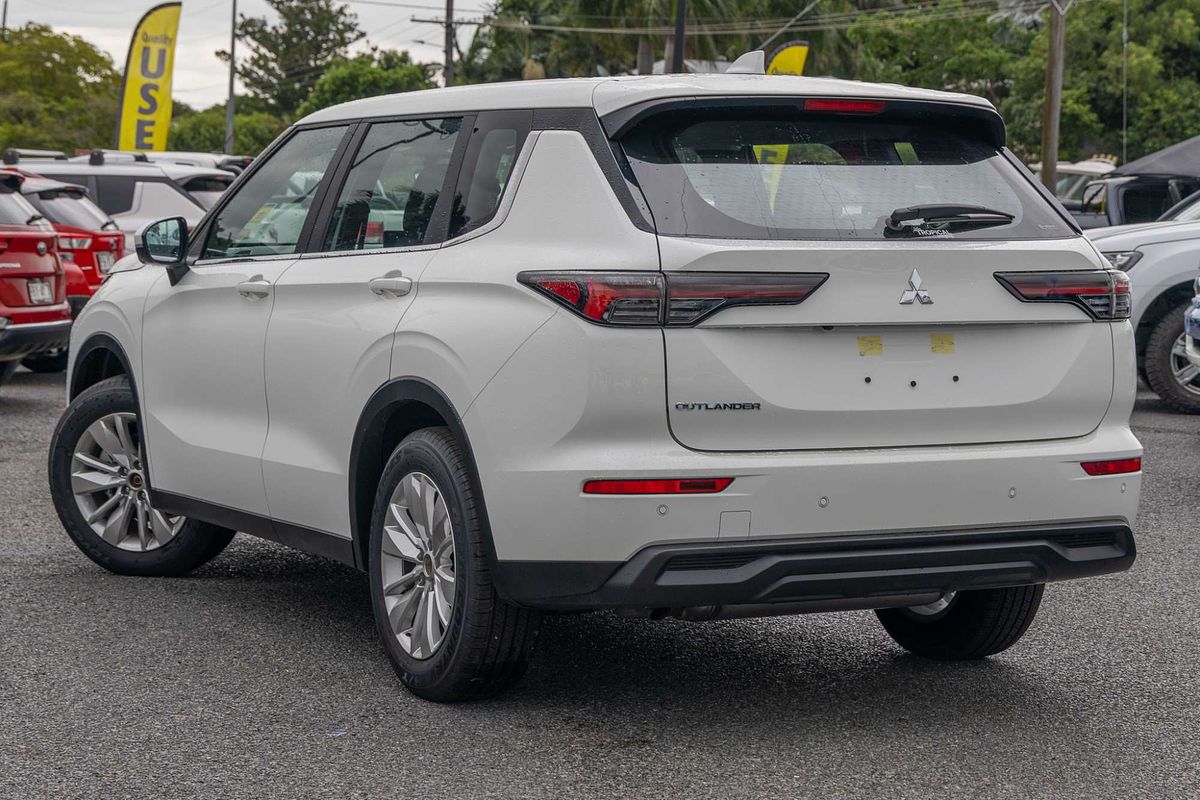 2025 Mitsubishi Outlander ES ZM