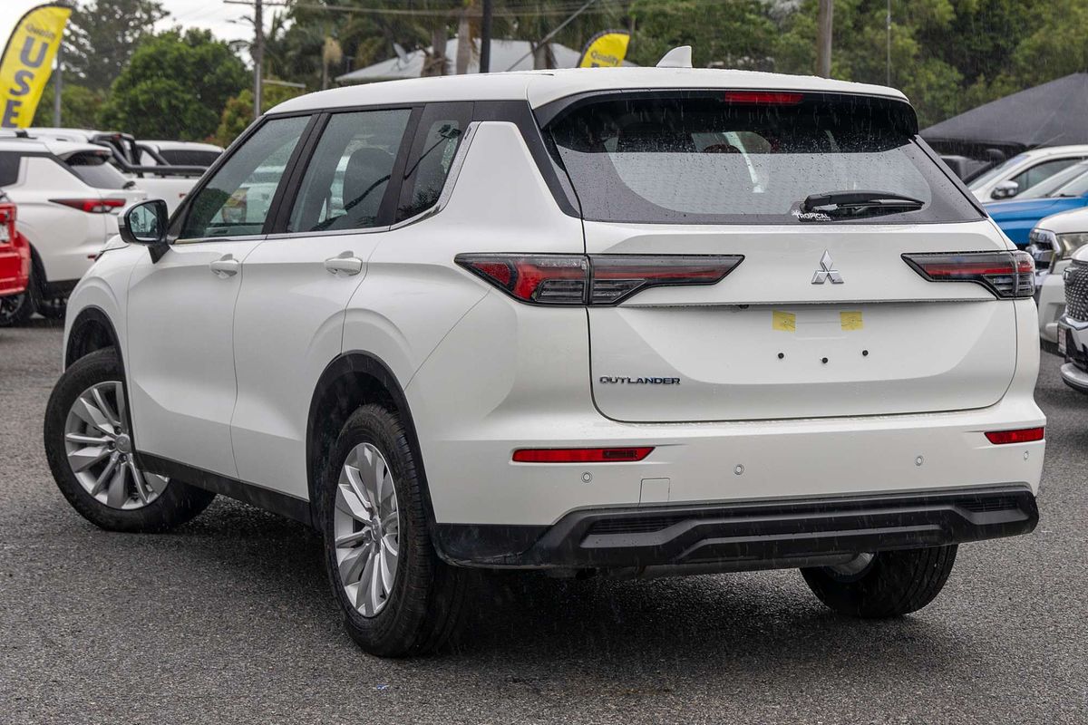 2025 Mitsubishi Outlander ES ZM