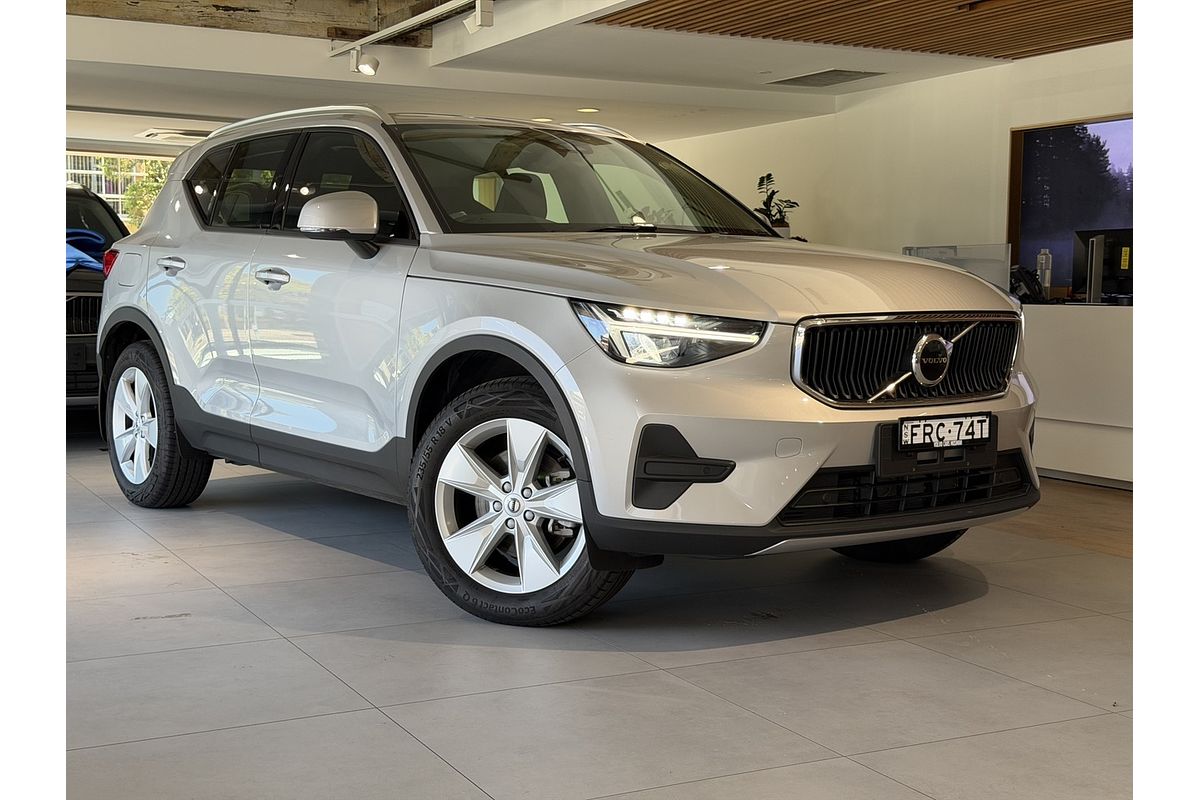 2025 Volvo XC40 Plus B4