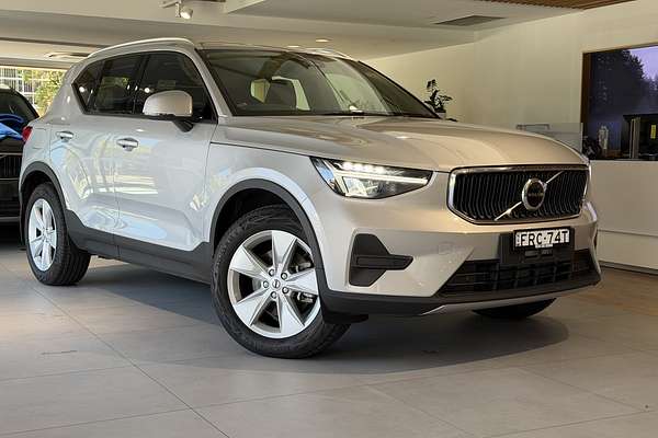 2025 Volvo XC40 Plus B4