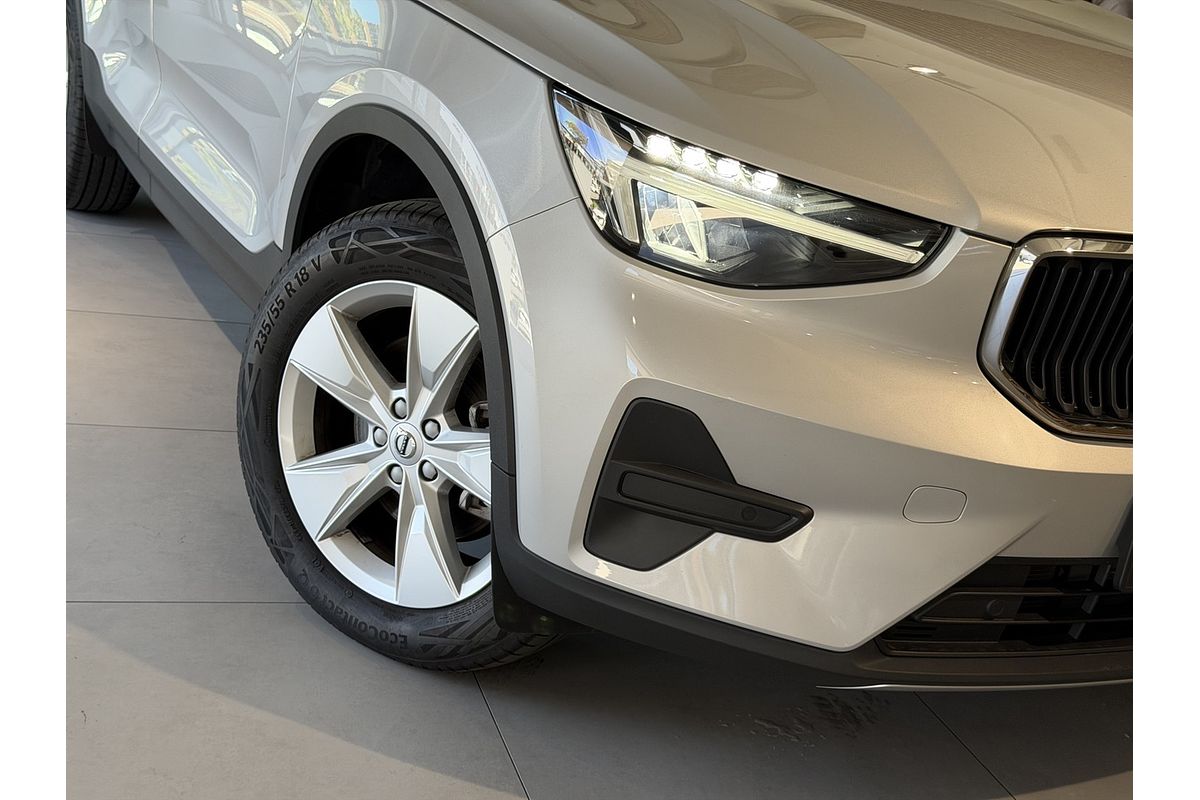 2025 Volvo XC40 Plus B4