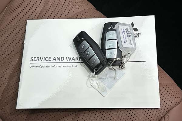 2025 Mitsubishi Outlander Exceed Tourer ZM thumb-22