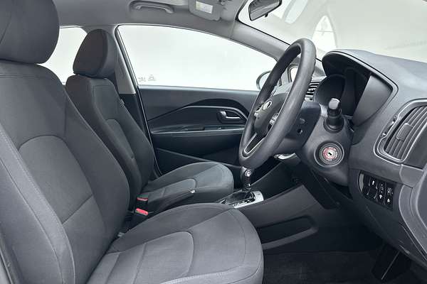 2015 Kia Rio S UB thumb-11