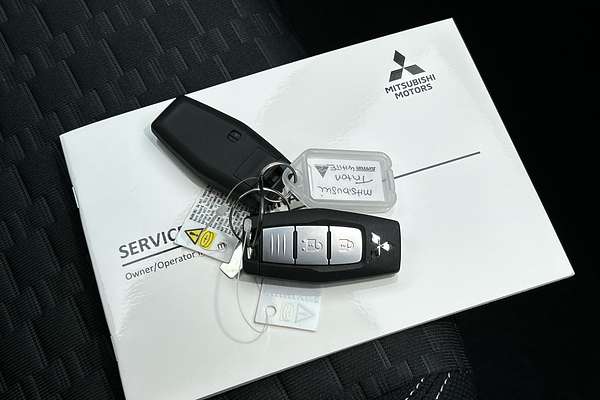 2025 Mitsubishi Triton GLS MV 4X4 thumb-22