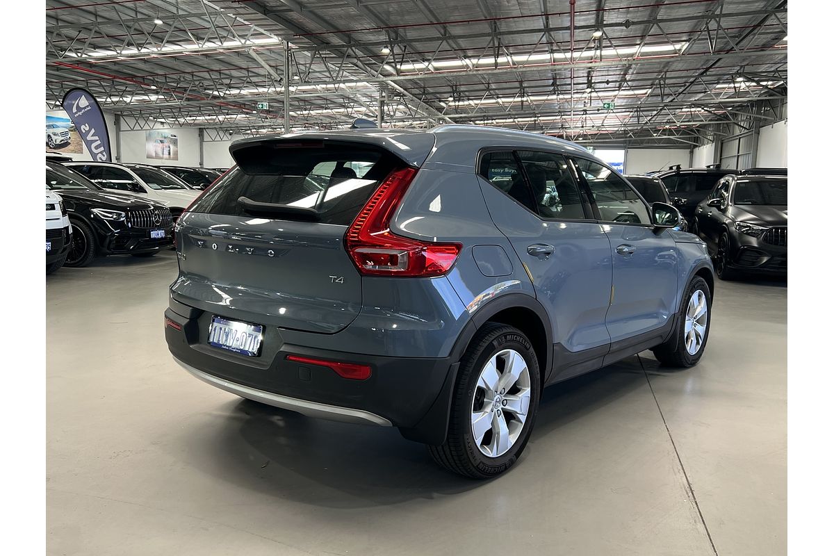 2021 Volvo XC40 T4 Momentum