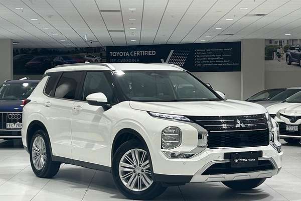 2023 Mitsubishi Outlander LS ZM