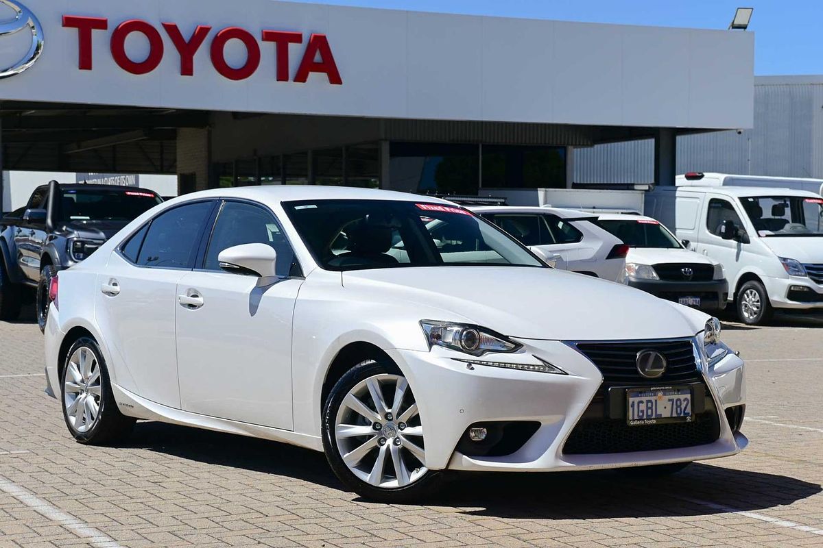 2015 Lexus IS IS300h Luxury AVE30R