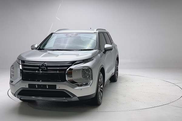 2025 Mitsubishi Outlander LS ZM thumb-2