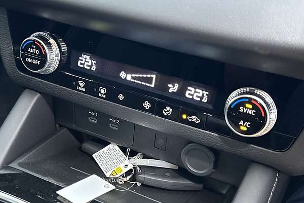 2025 Mitsubishi Outlander LS ZM thumb-17