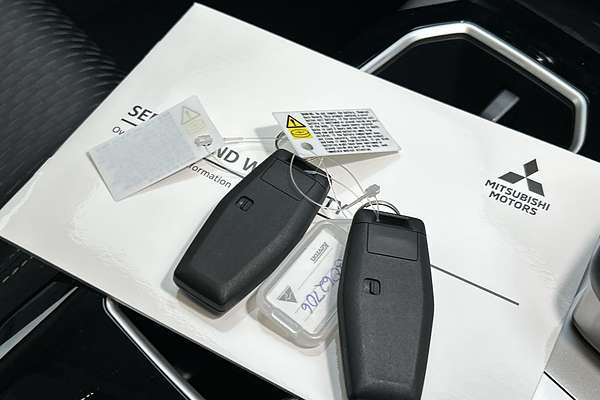 2025 Mitsubishi Outlander LS ZM thumb-22