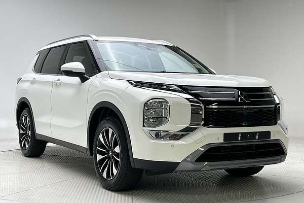 2025 Mitsubishi Outlander LS ZM thumb-0