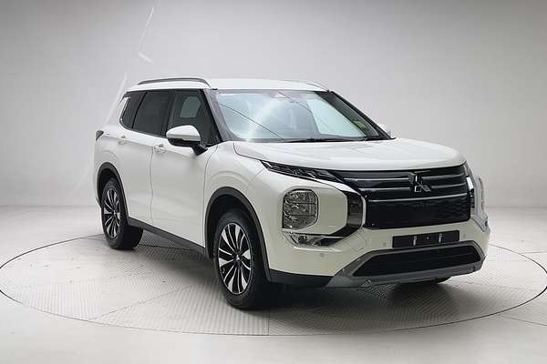 2025 Mitsubishi Outlander LS ZM thumb-1