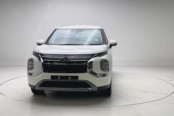 2025 Mitsubishi Outlander LS ZM thumb-2