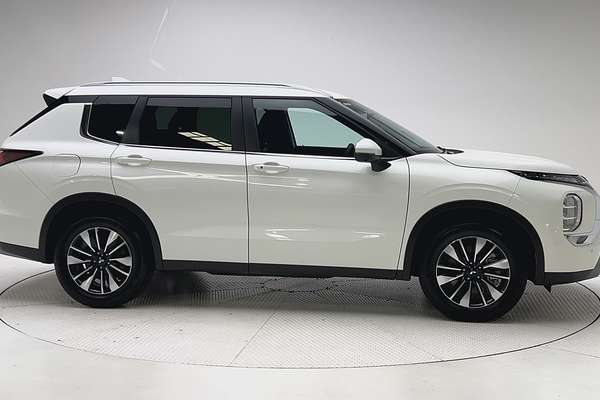 2025 Mitsubishi Outlander LS ZM thumb-8