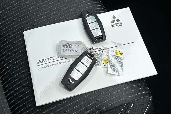 2025 Mitsubishi Outlander LS ZM thumb-22