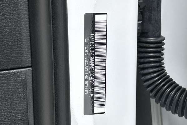 2025 Mitsubishi Outlander LS ZM thumb-23